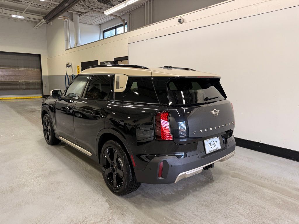 Thumbnail: 2027 MINI Cooper Countryman - 3