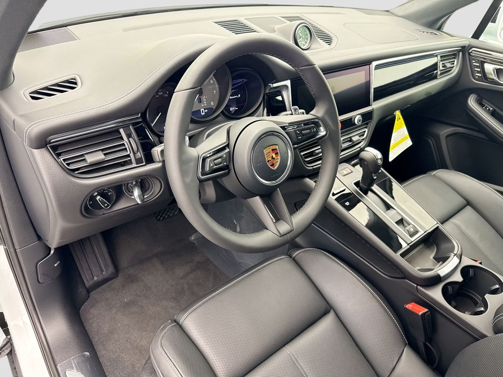 Thumbnail: 2026 Porsche Macan - 4