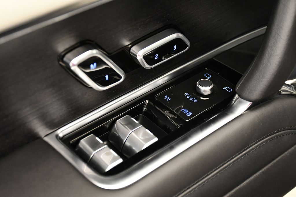 Thumbnail: 2022 Land Rover Range Rover - 32