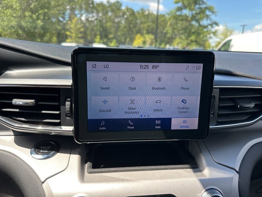 2024 Silver Metallic Ford Explorer XLT RWD SUV