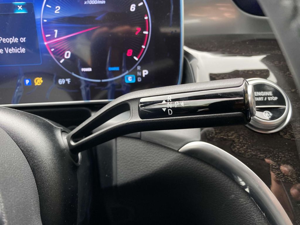 Thumbnail: 2025 Mercedes-Benz GLC - 30