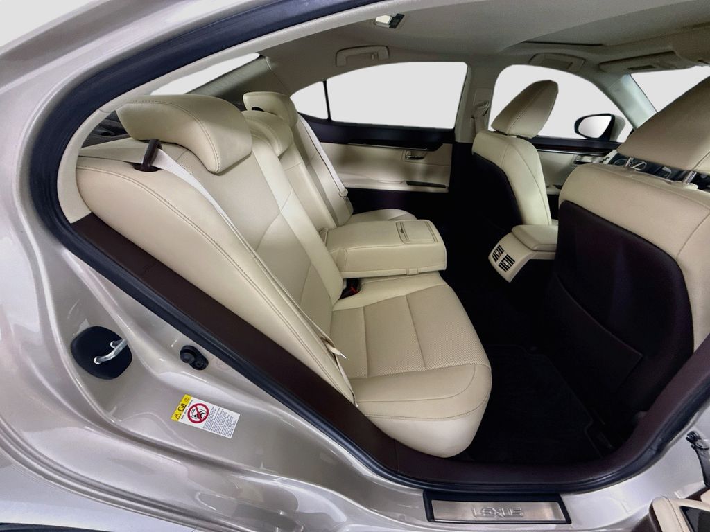 Thumbnail: 2016 Lexus ES - 22