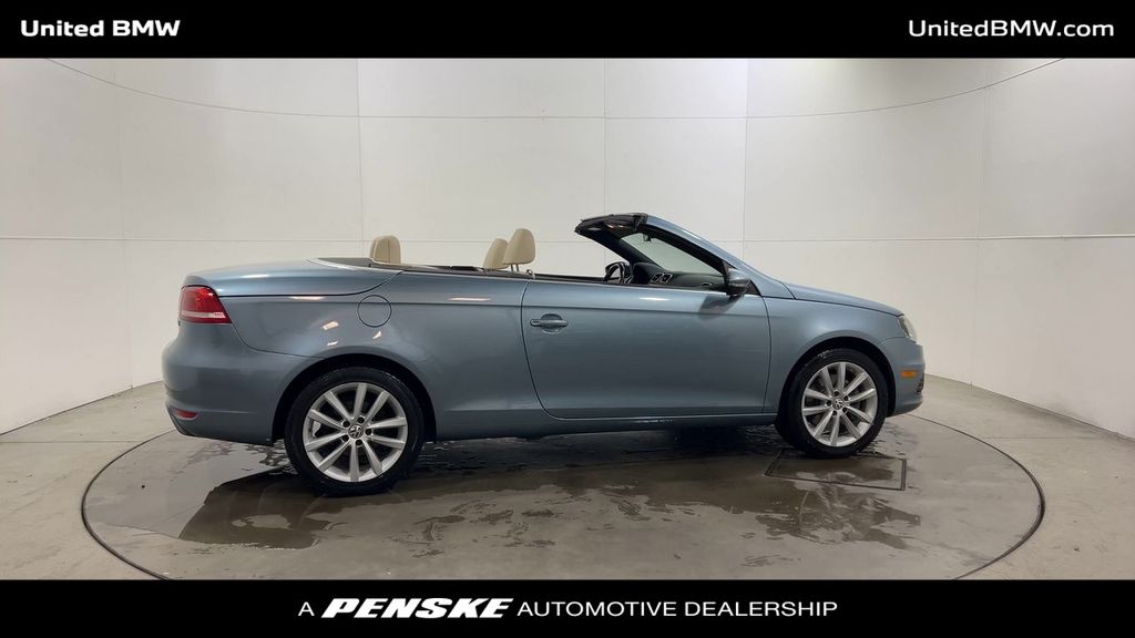 Thumbnail: 2012 Volkswagen Eos - 9