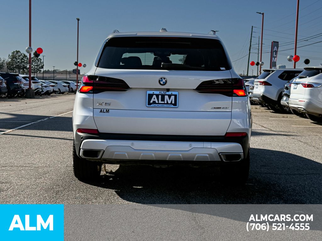 Used 2024 White BMW xDrive40i image 5