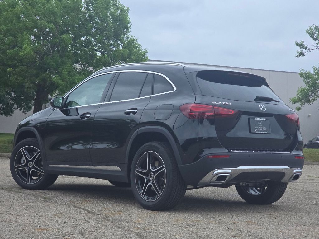 New 2026 Black Mercedes-Benz GLA 250 image 13
