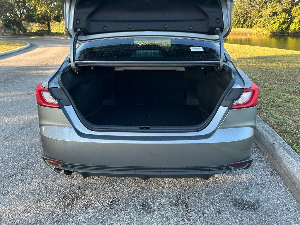 Thumbnail: 2025 Toyota Camry - 10