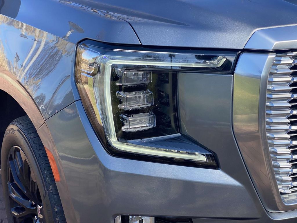 2021 GMC Yukon Denali 11