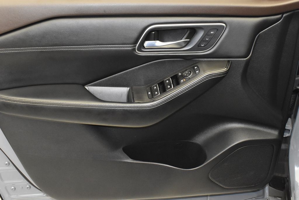 2023 Nissan Rogue Platinum 10