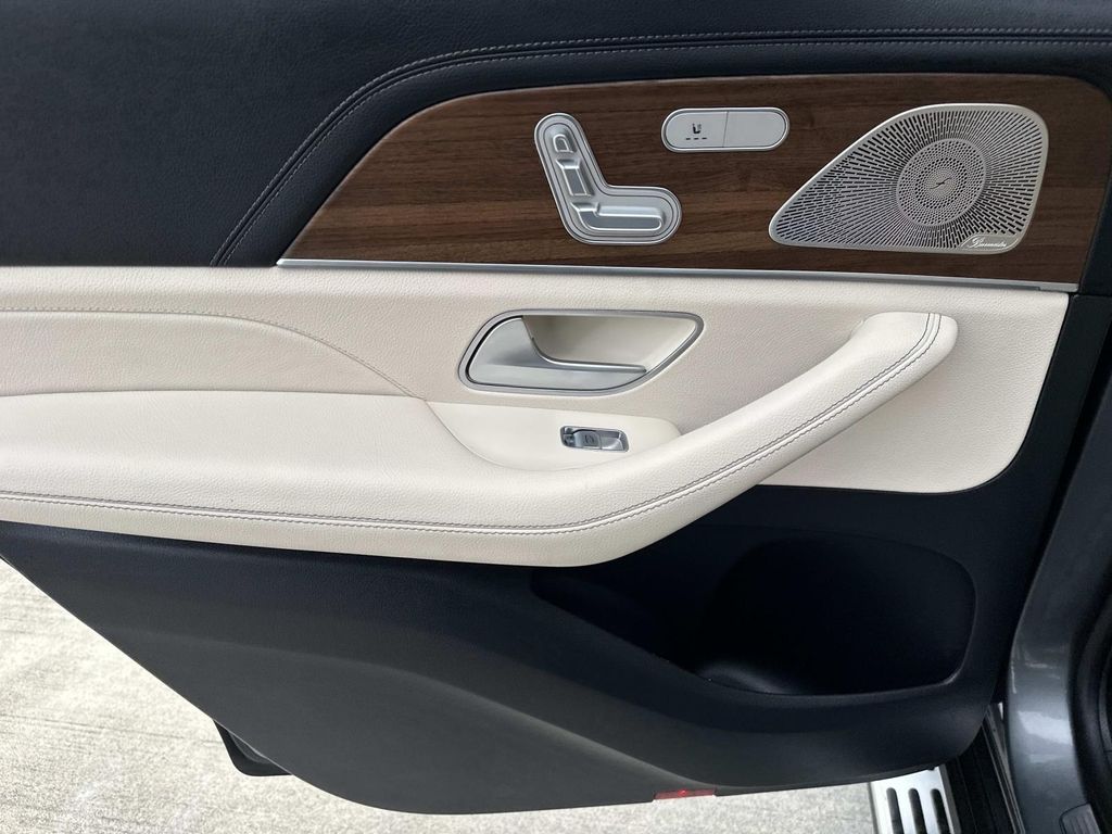 Thumbnail: 2022 Mercedes-Benz GLS - 29