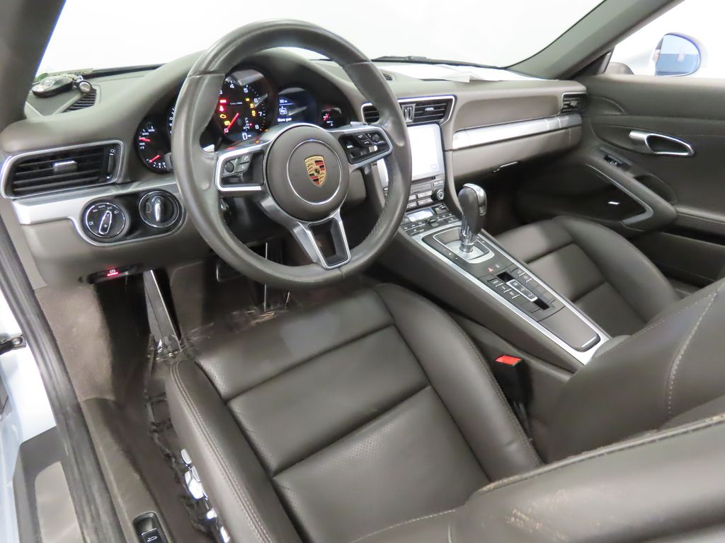 Thumbnail: 2017 Porsche 911 - 4