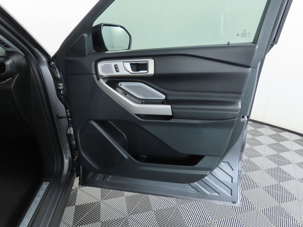 2023 Ford Explorer Limited 27