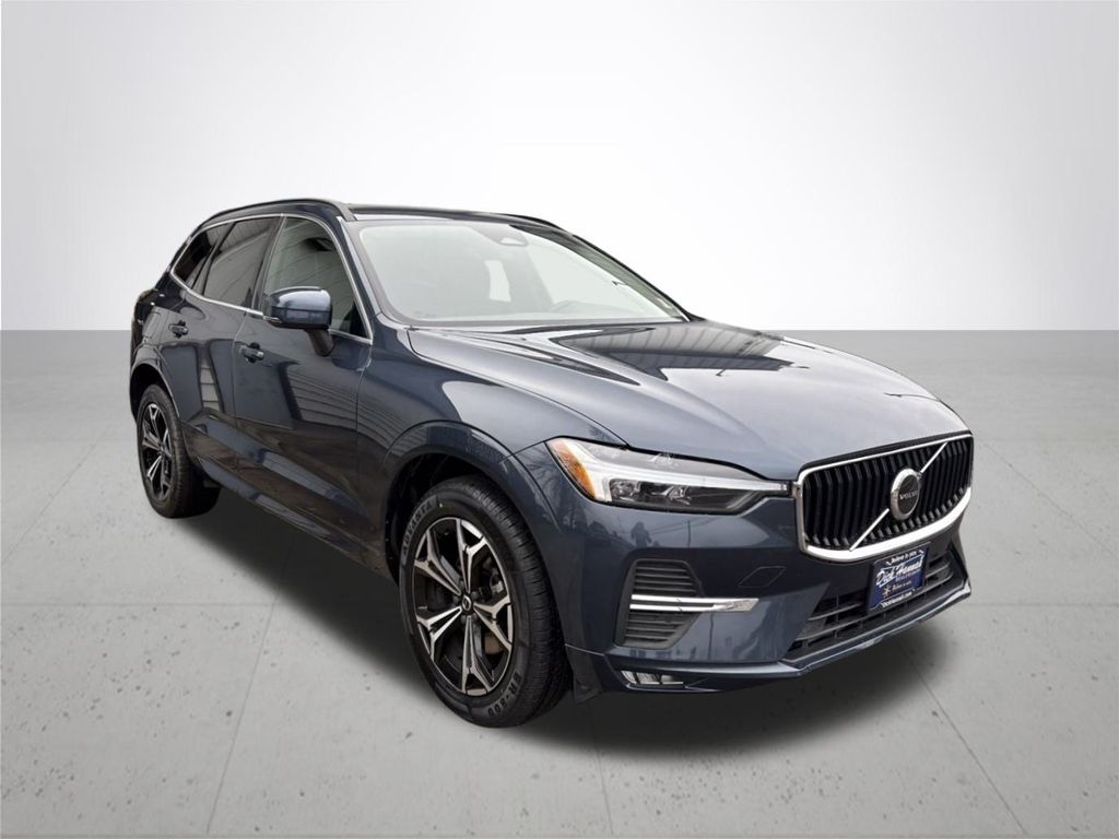 2022 Volvo XC60 B5 Momentum