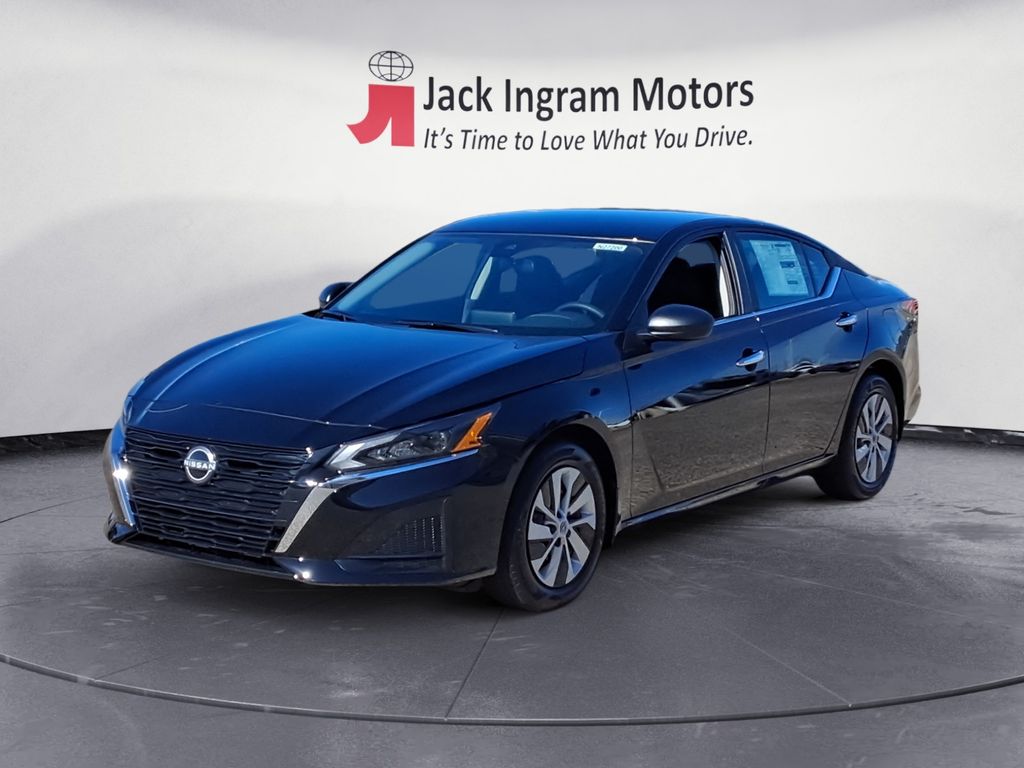 used 2025 Nissan Altima car