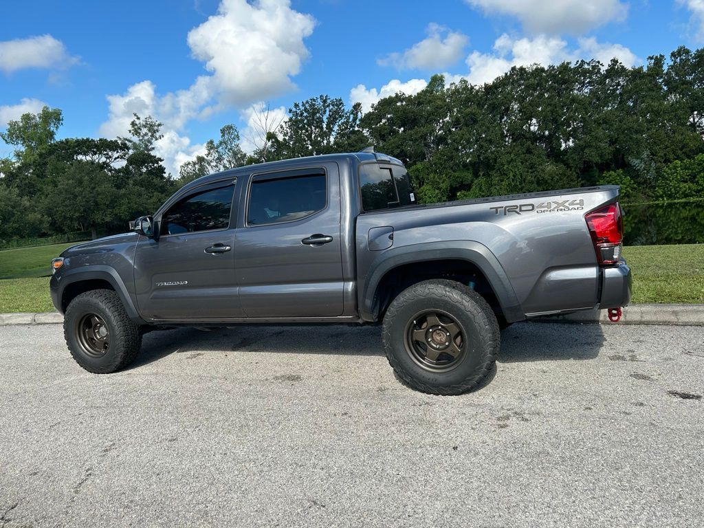 Thumbnail: 2019 Toyota Tacoma - 3
