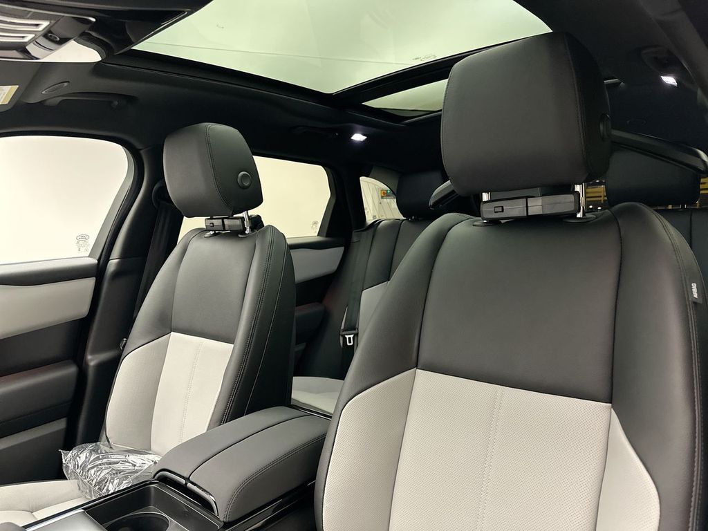 Thumbnail: 2026 Land Rover Range Rover Velar - 9