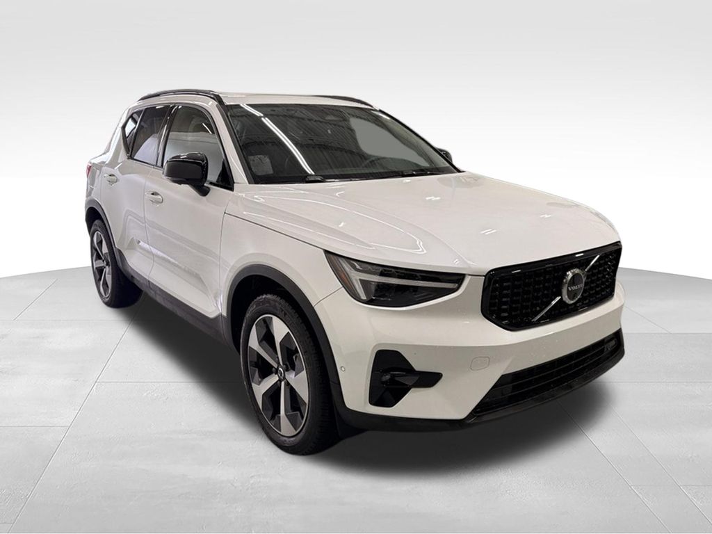 Thumbnail: 2026 Volvo XC40 - 7