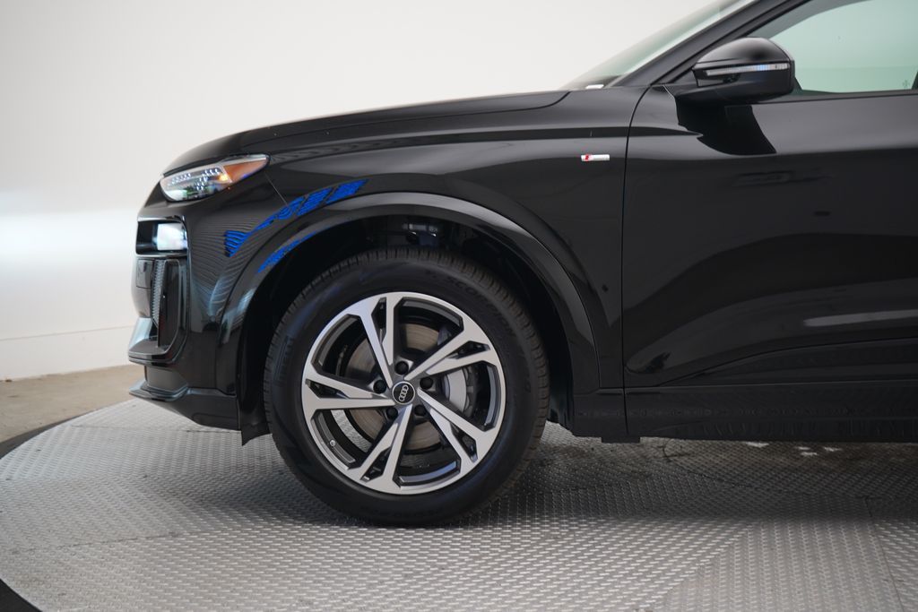 Thumbnail: 2027 Audi Q6 e-tron - 2
