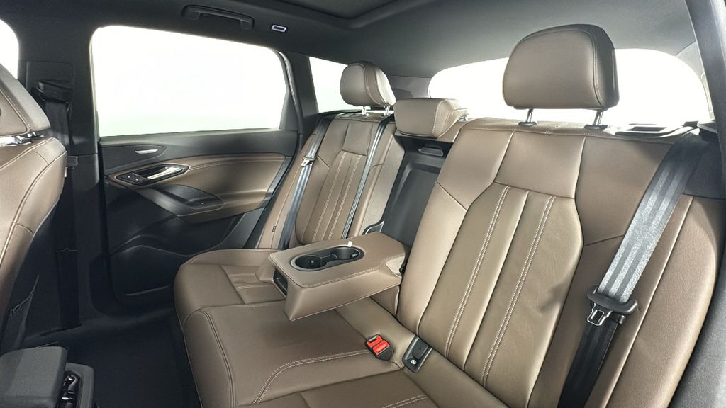 2025 Audi Q6 e-tron Premium 31
