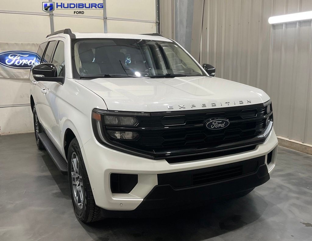 White Metallic 2025 Ford Expedition SUV / Crossover Four-Wheel Drive Automatic
