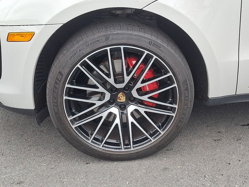 Thumbnail: 2022 Porsche Macan - 8