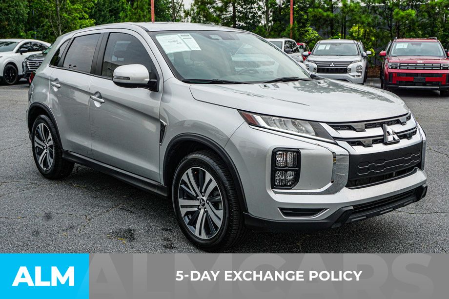 Used 2024 Black Mitsubishi 2.0 SE image 3