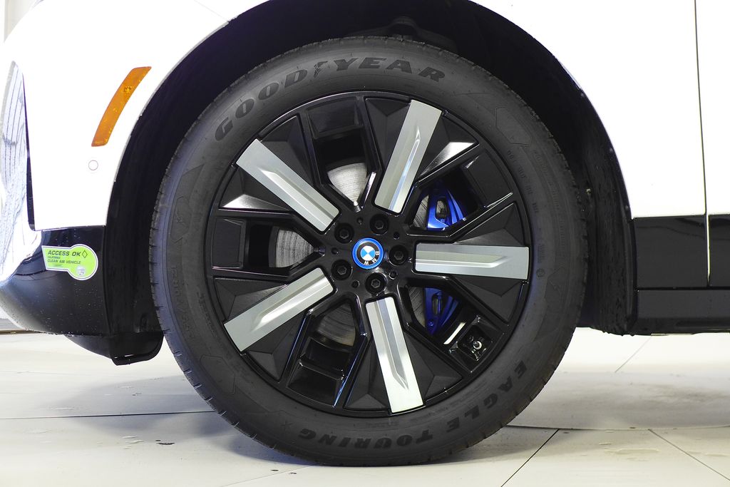 Thumbnail: 2023 BMW iX - 5
