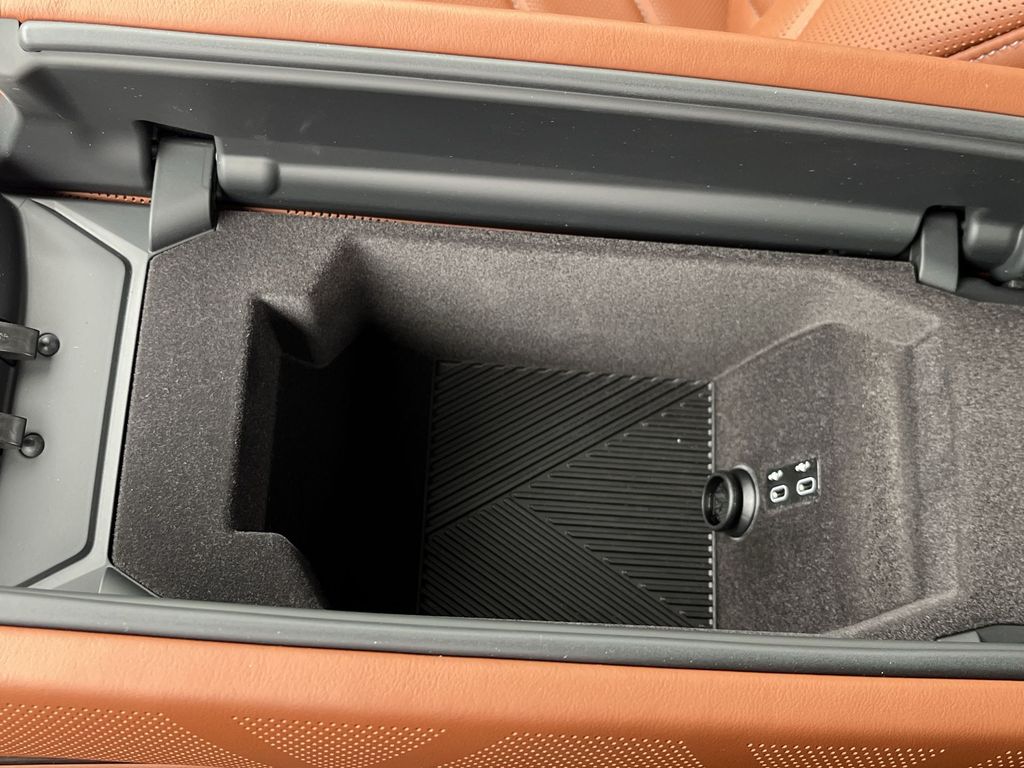 Thumbnail: 2025 BMW 7 Series - 21