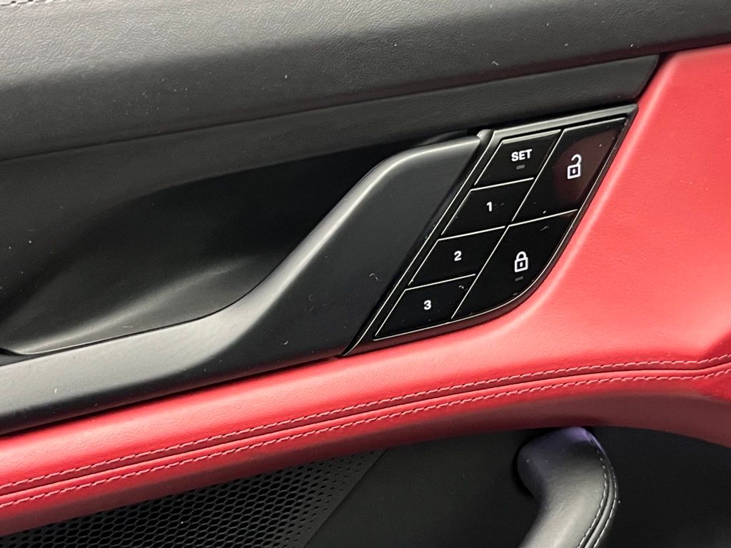 Thumbnail: 2021 Porsche Taycan - 27