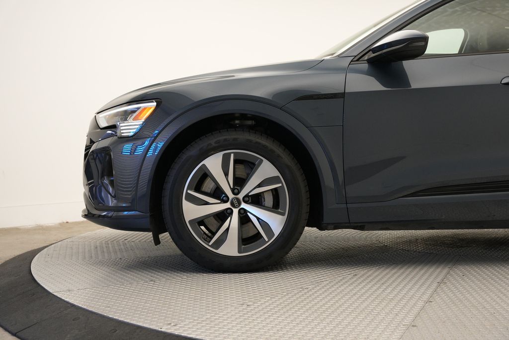 Thumbnail: 2024 Audi Q8 e-tron - 2