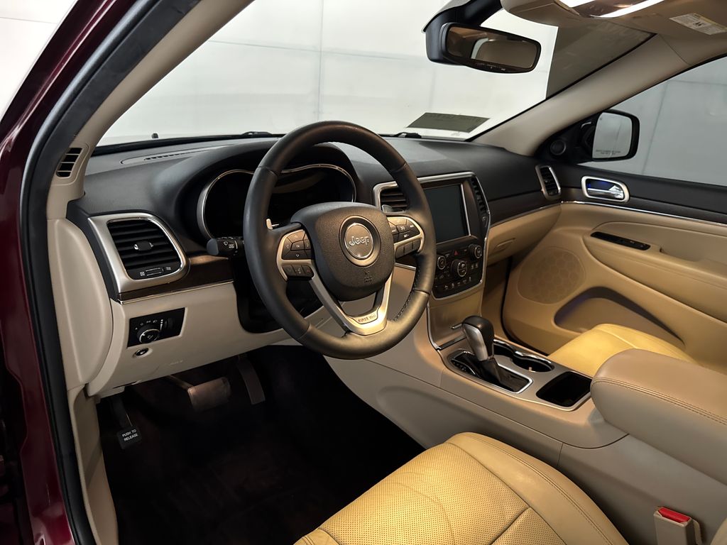 Used 2017 Red Jeep Limited image 6