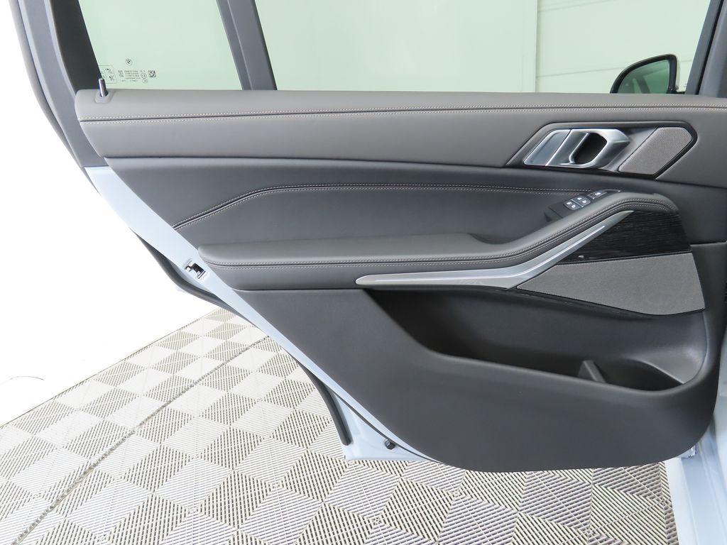 Thumbnail: 2026 BMW X7 - 26