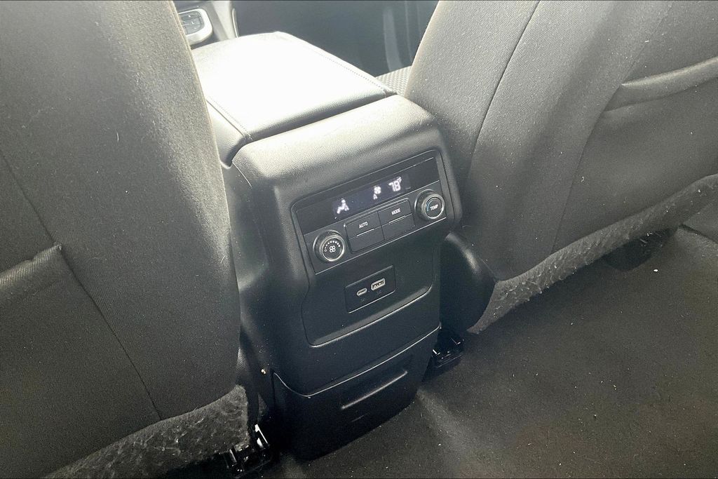 Used 2020 White GMC SLE image 11