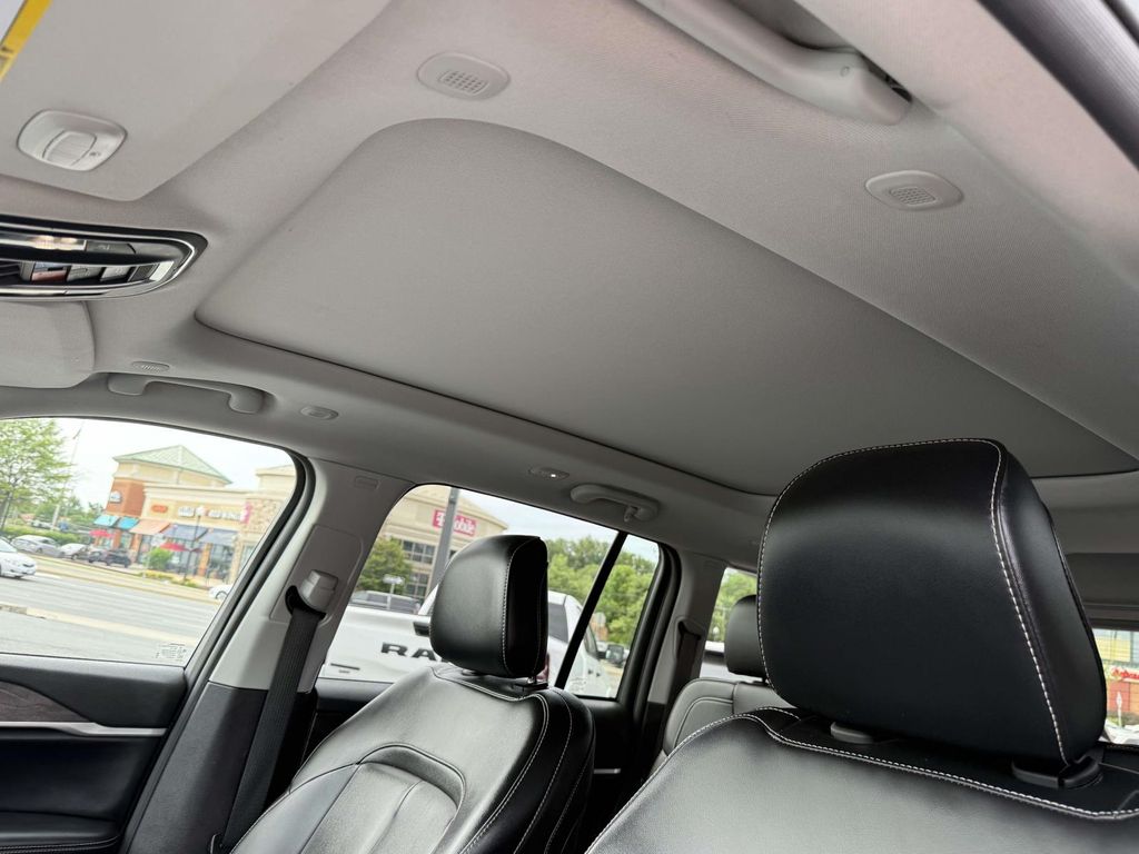Used 2023 White Jeep Limited image 4