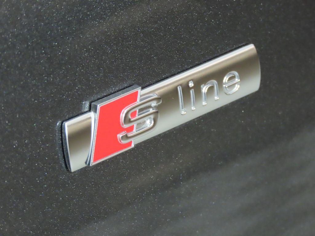 Thumbnail: 2025 Audi Q3 - 11