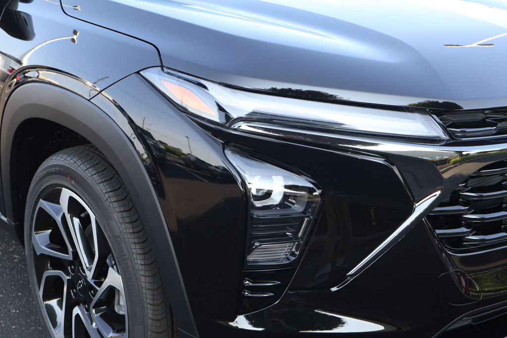 Thumbnail: 2025 Chevrolet Trax - 3