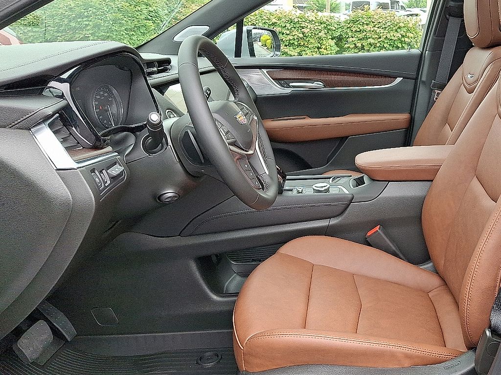 Thumbnail: 2025 Cadillac XT5 - 9