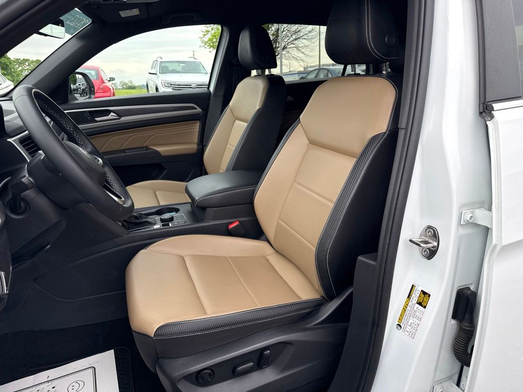 2023 Volkswagen Atlas Cross Sport 2.0T SE White at Sutliff Volkswagen