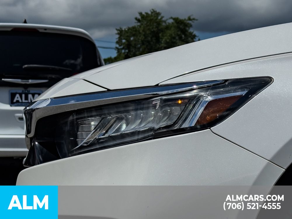 Used 2018 White Honda LX image 9