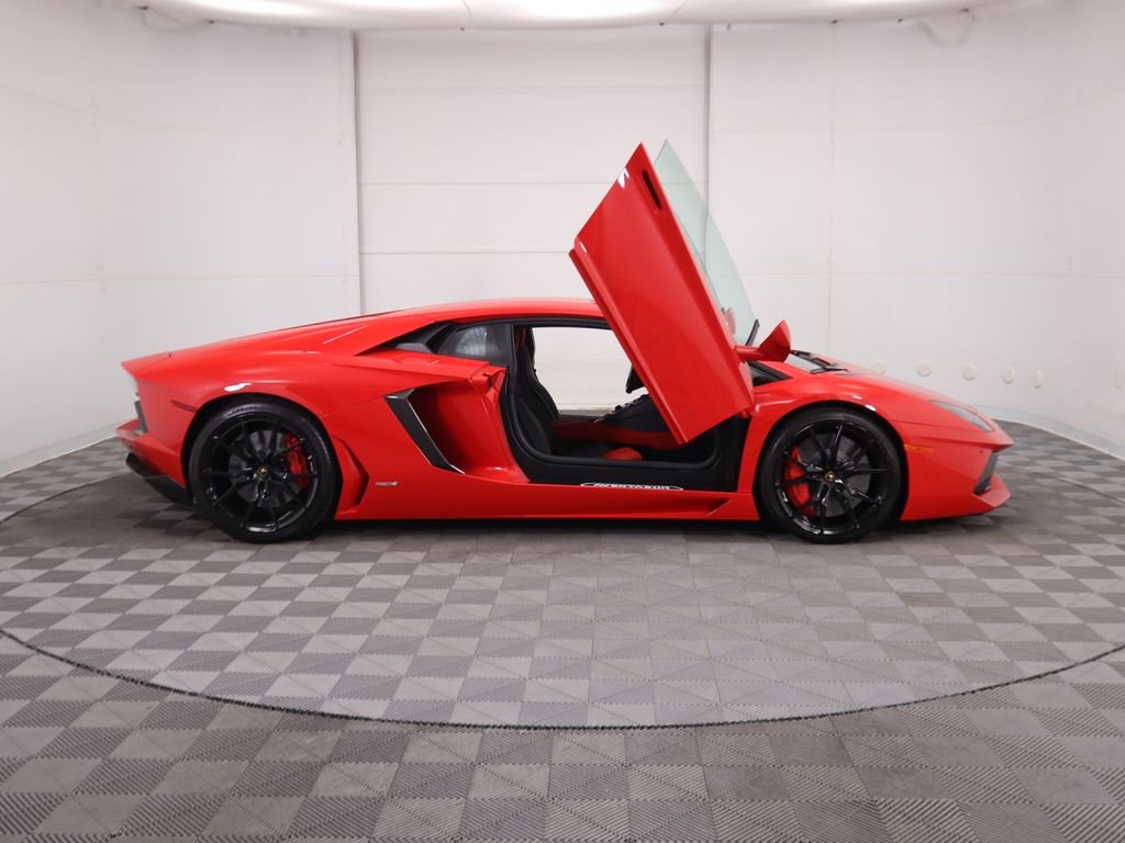 2014 Lamborghini Aventador  12