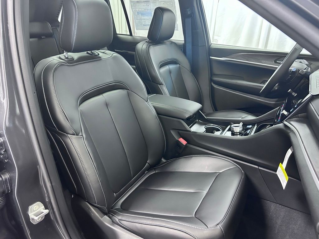 new 2026 Jeep Grand Cherokee car, priced at $49,995