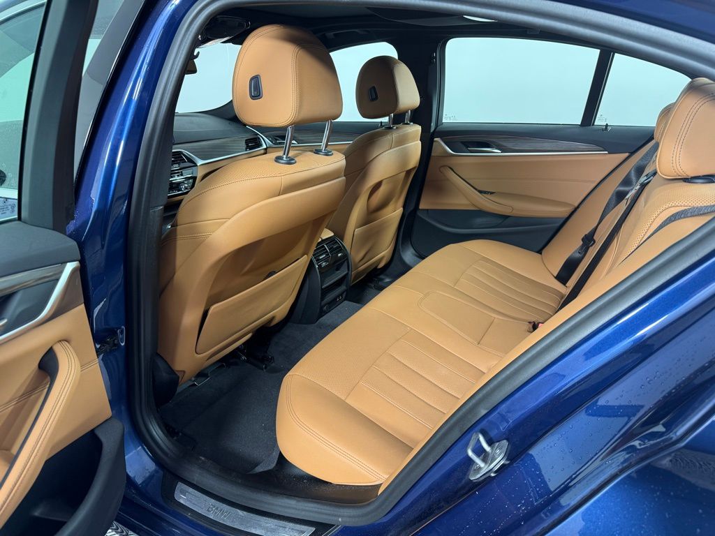 Thumbnail: 2023 BMW 5 Series - 18