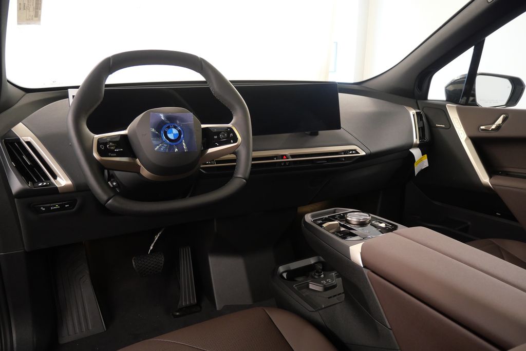 2025 BMW iX xDrive50 18