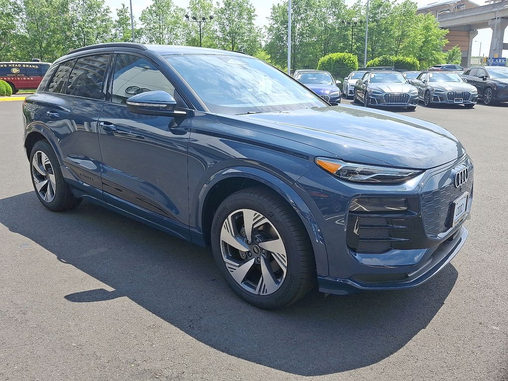 2025 Audi e-tron Premium 2