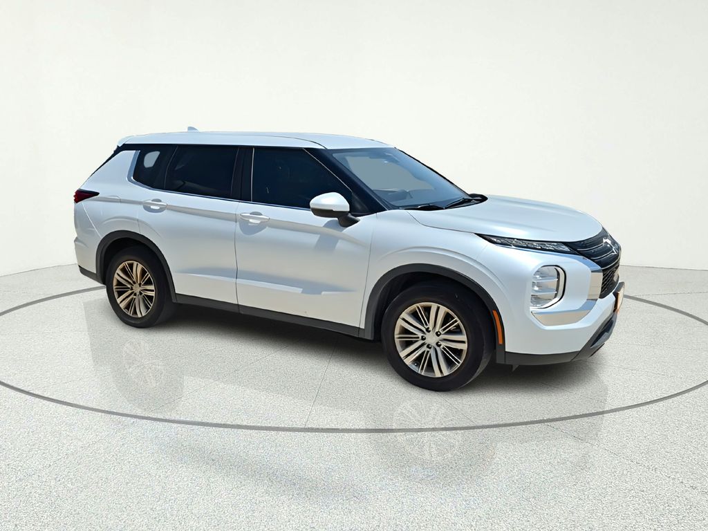 2023 Mitsubishi Outlander ES White at North Houston Mitsubishi