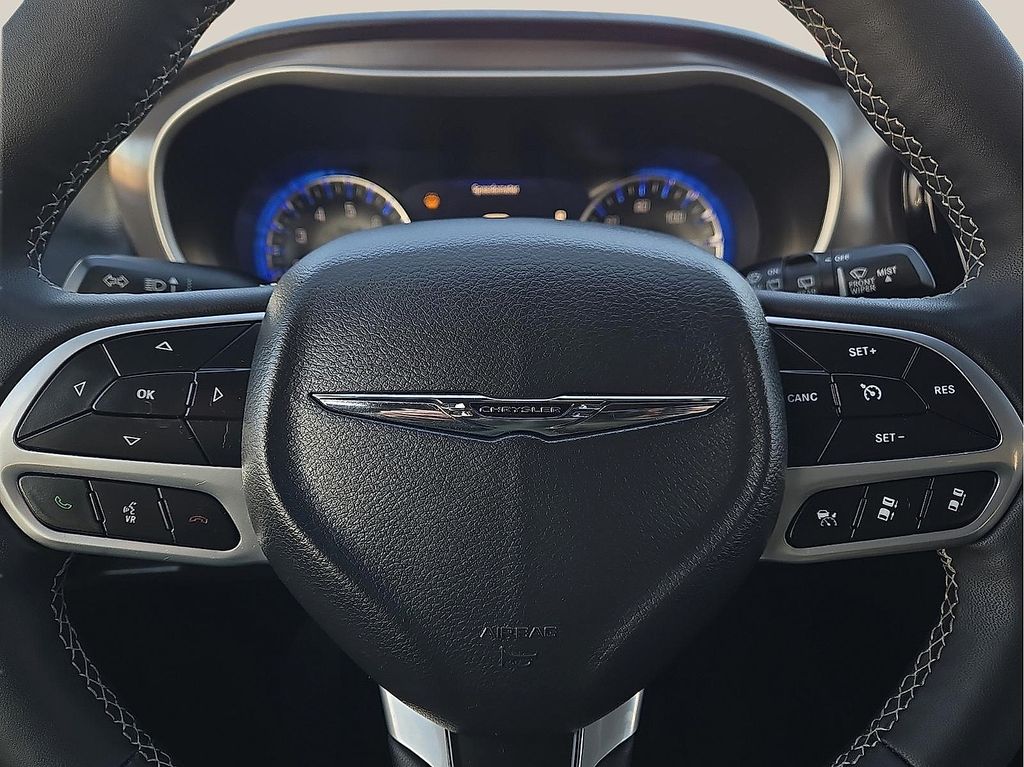 Used 2025 Chrysler Pacifica For Sale in Farmington, AR