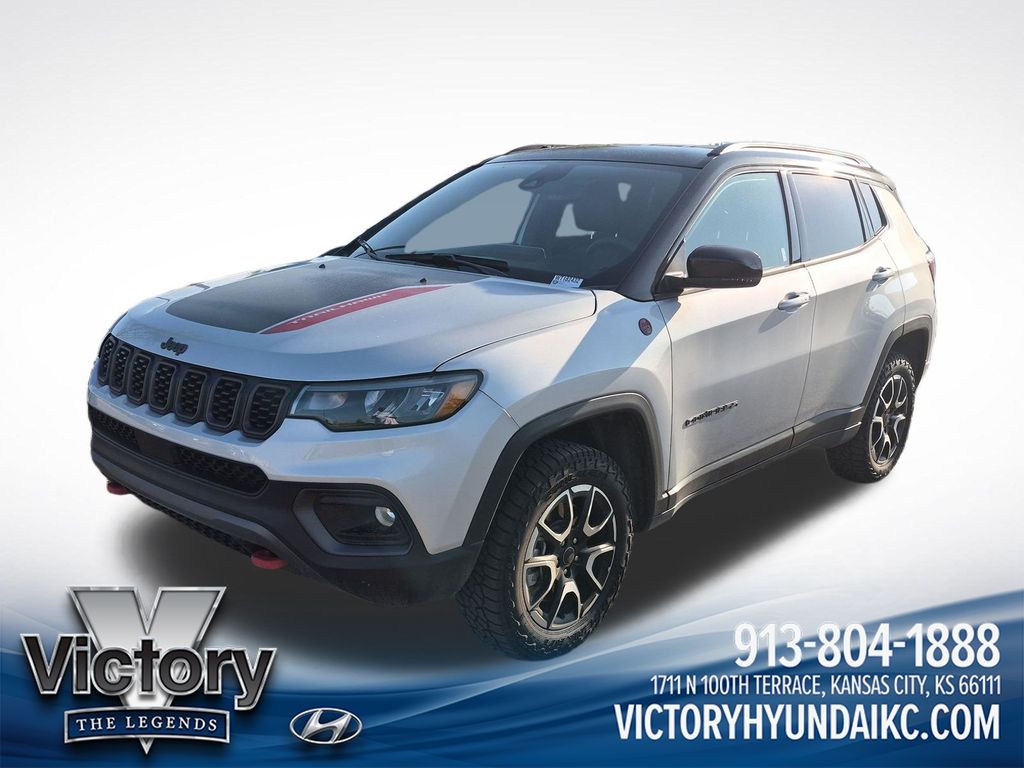 Silver Zynith Metallic Clearcoat 2026 Jeep Compass SUV / Crossover Four-Wheel Drive 8-Speed Automatic