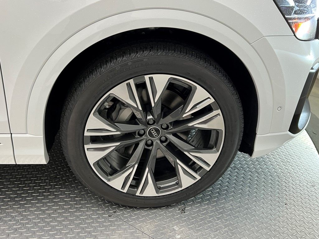 Thumbnail: 2026 Audi Q8 - 13