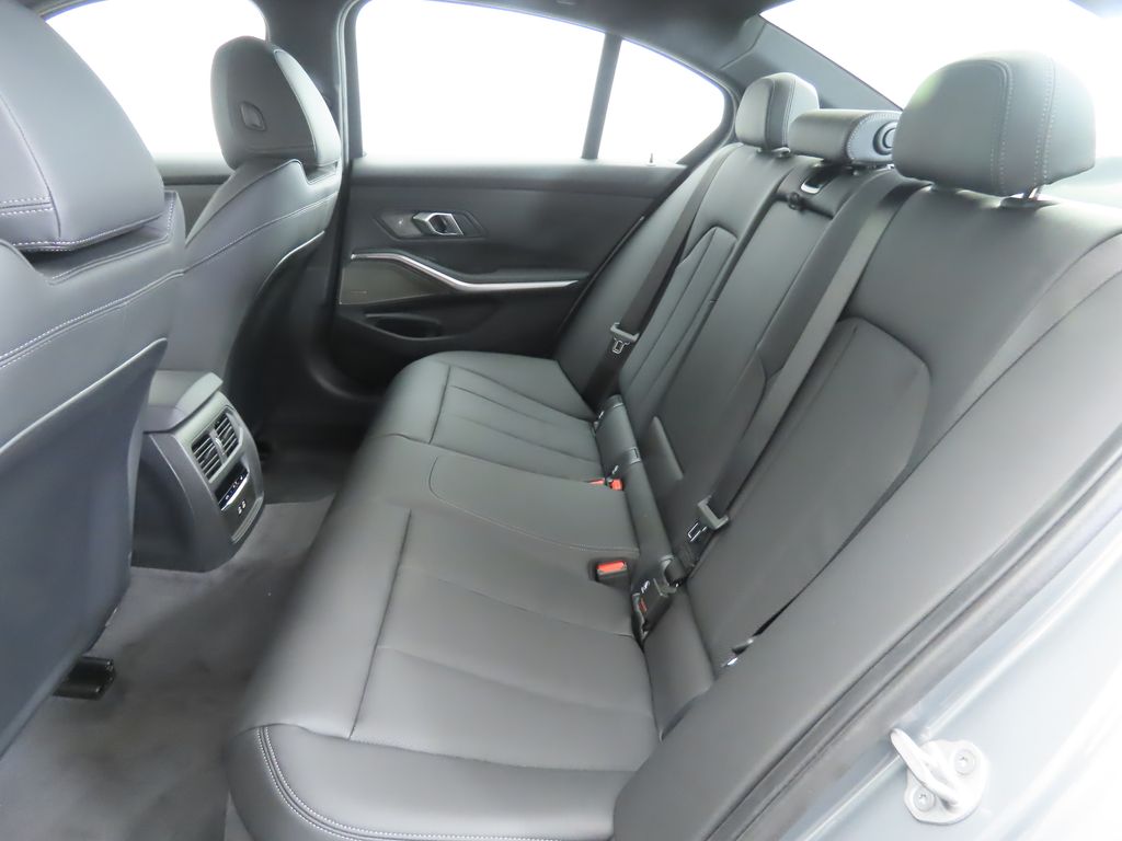 Thumbnail: 2026 BMW 3 Series - 21