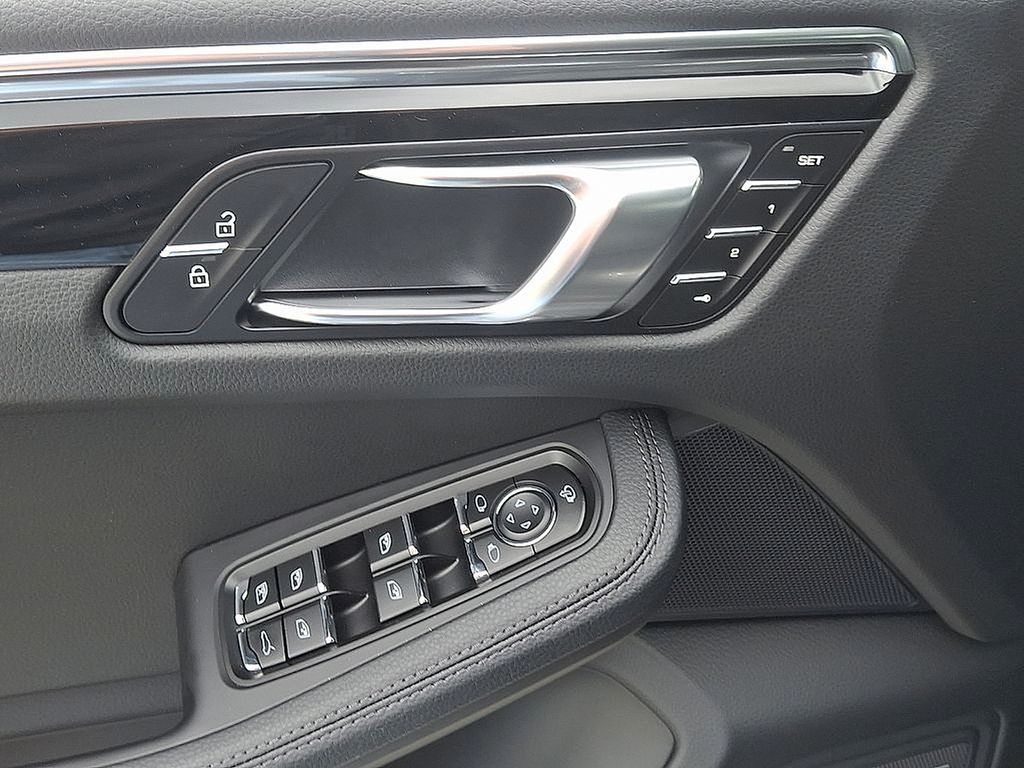 Thumbnail: 2026 Porsche Macan - 14