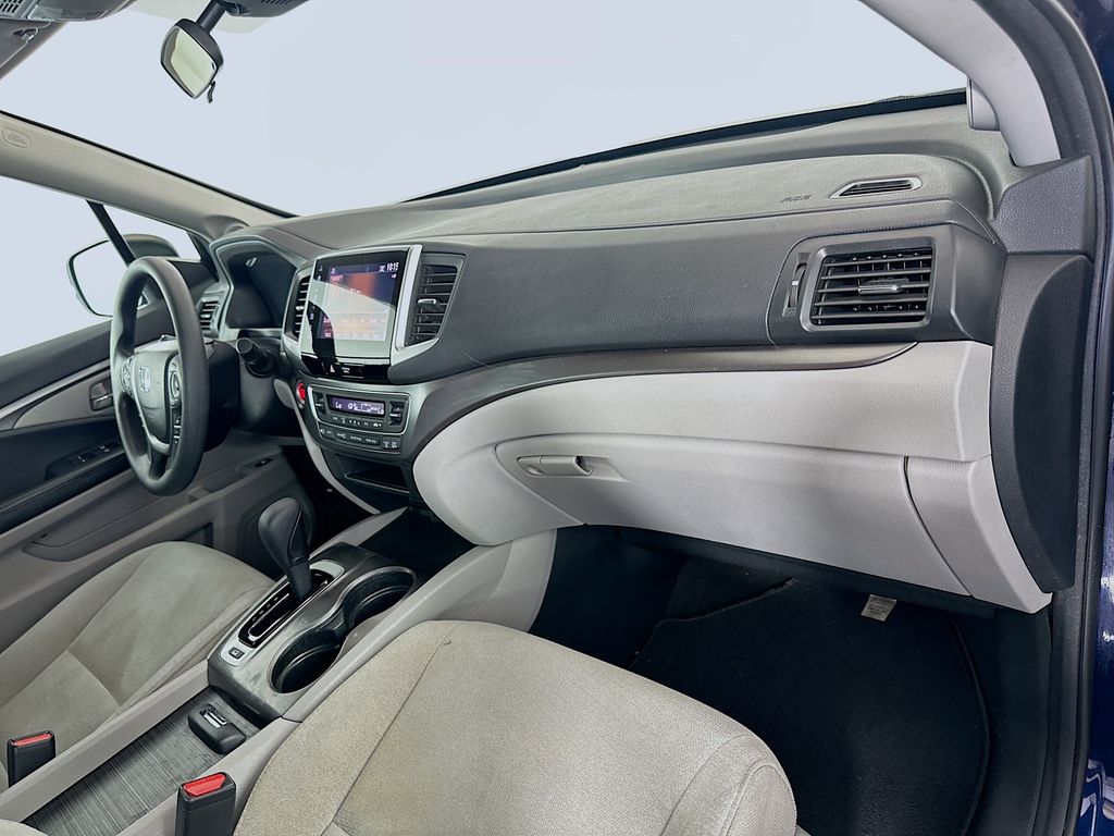 Thumbnail: 2017 Honda Pilot - 29